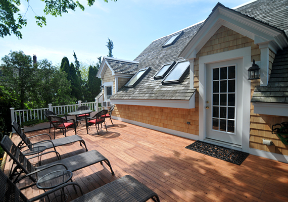 3 bedroom, 2.5 bath with En suite master, galley Kitchen, grand room, full private sun deck, air conditioning and heating, WiFi, iHome, Comcast TV/DVD.