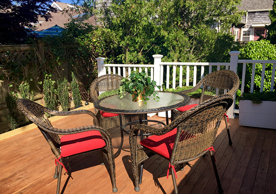 3 bedroom, 2.5 bath with En suite master, galley Kitchen, grand room, full private sun deck, air conditioning and heating, WiFi, iHome, Comcast TV/DVD.