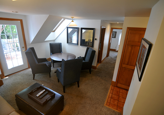 3 bedroom, 2.5 bath with En suite master, galley Kitchen, grand room, full private sun deck, air conditioning and heating, WiFi, iHome, Comcast TV/DVD.